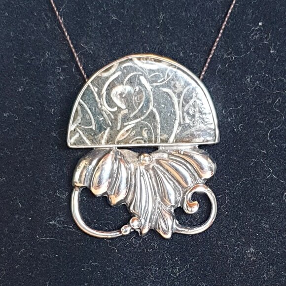 Vintage Signed “Jacqueline Andre” Handcrafted Sterling Orthoceras Fossil Pendant - Picture 6 of 12